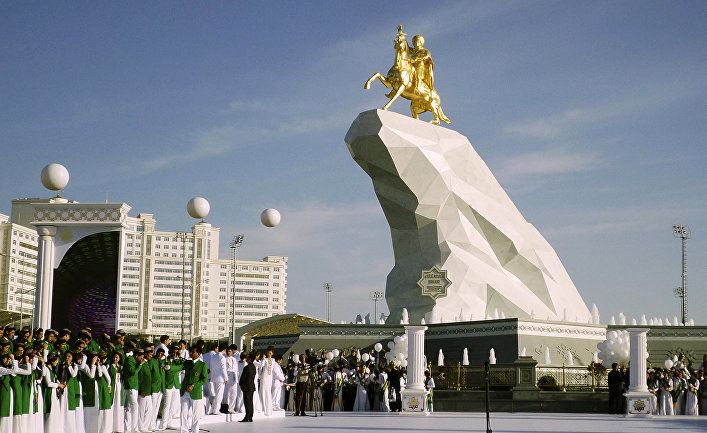 And the Swiss, and the reaper, and to all Turkmens ... an example: how the romantic dictator Gurbanguly Berdimuhamedov lives - My, Turkmenistan, Dictator, Turkmens, Turkmenbashi, Quirks, Video, Longpost, Politics