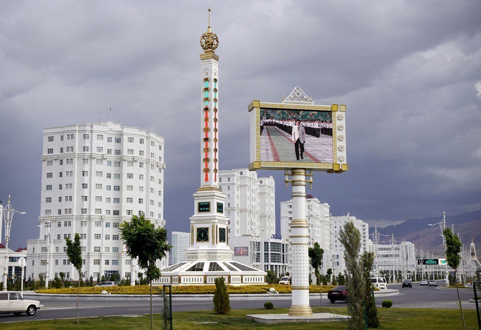 And the Swiss, and the reaper, and to all Turkmens ... an example: how the romantic dictator Gurbanguly Berdimuhamedov lives - My, Turkmenistan, Dictator, Turkmens, Turkmenbashi, Quirks, Video, Longpost, Politics