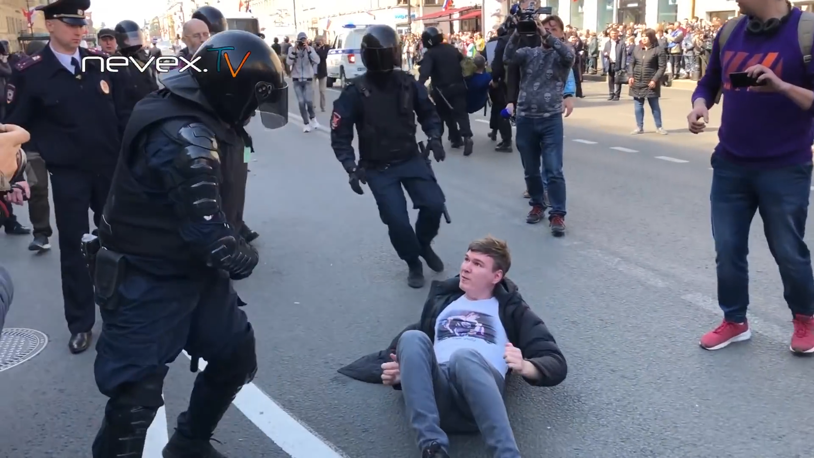 The guy stood up for a woman on May Day in St. Petersburg. - Saint Petersburg, Detention, Longpost, Politics