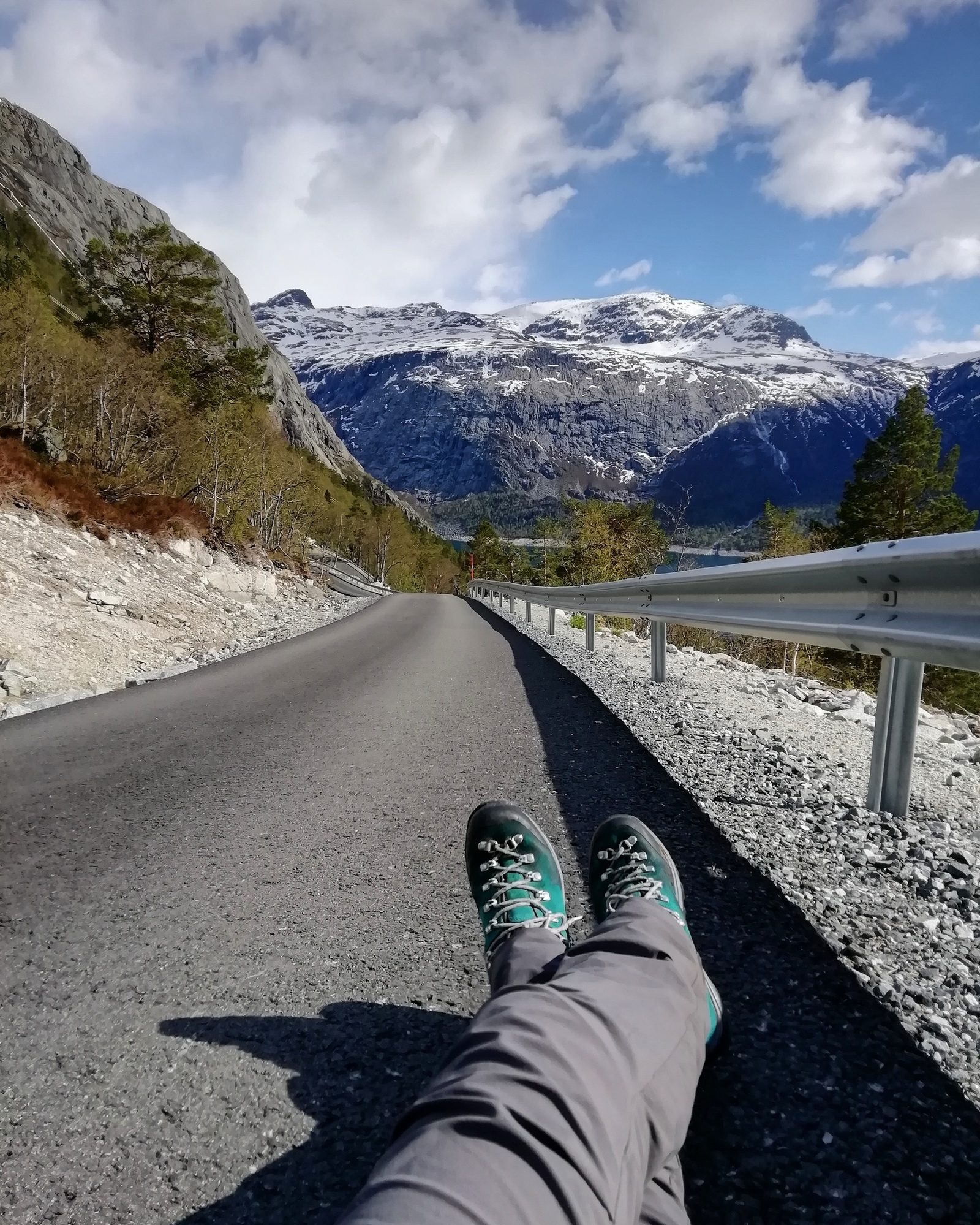 На спуске с Trolltunga - Моё, Скала Язык Тролля, Фьорды, Норвегия, Горы, Спуск