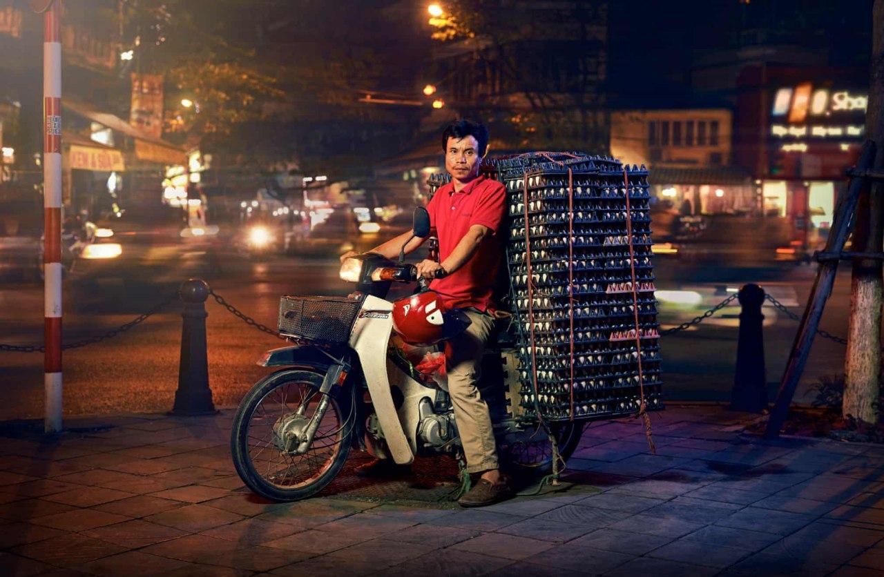 Delivery workers from Hanoi transporting goods on their scooters - The photo, Hanoi, Cargo, Deliveryman, Longpost, Vietnam, Moped