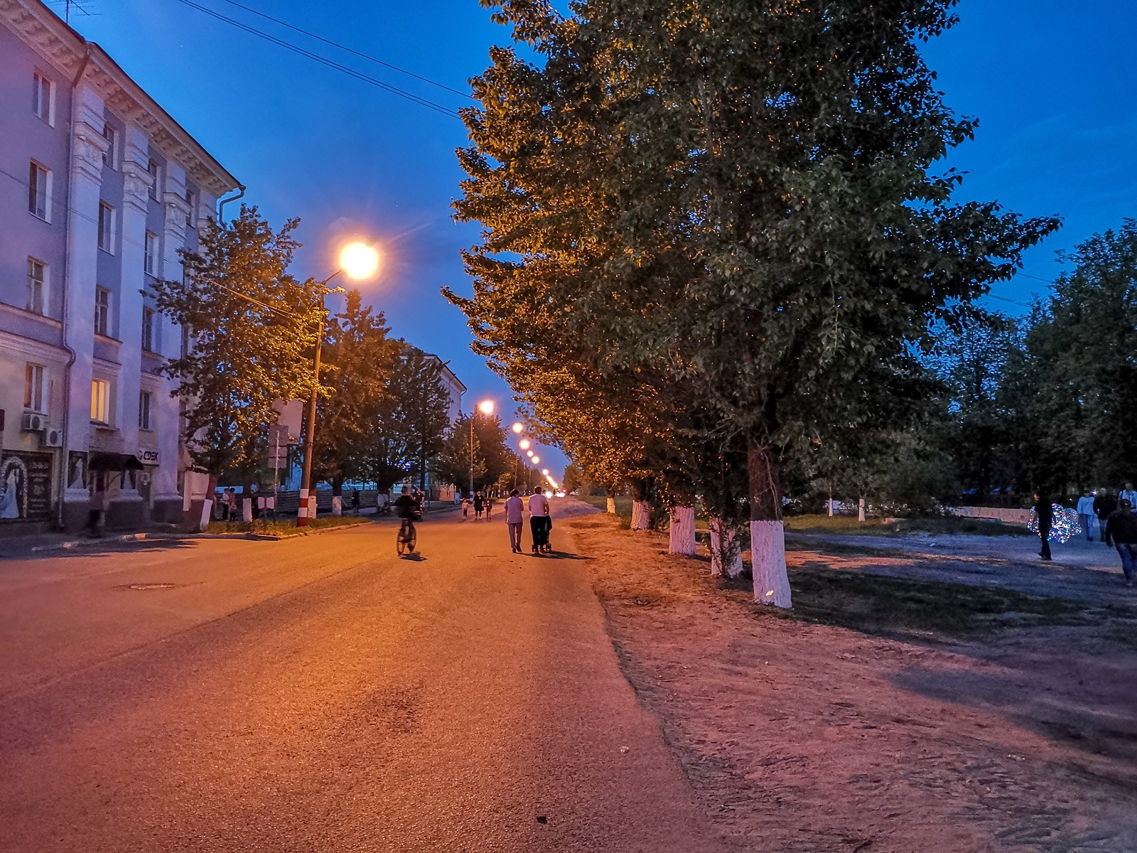 Night holiday - My, Mobile photography, Video, A bike, Dzerzhinsk, Youtube, Huawei mate 20, Firework, Victory Day, Longpost, May 9 - Victory Day