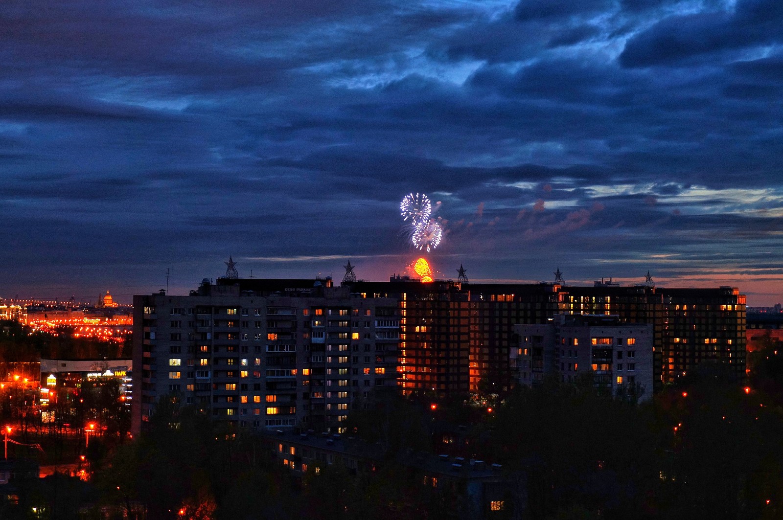 Salute. - My, Saint Petersburg, The photo, Town, City night lights, Firework, Victory Day, Night, Longpost, Night city, May 9 - Victory Day