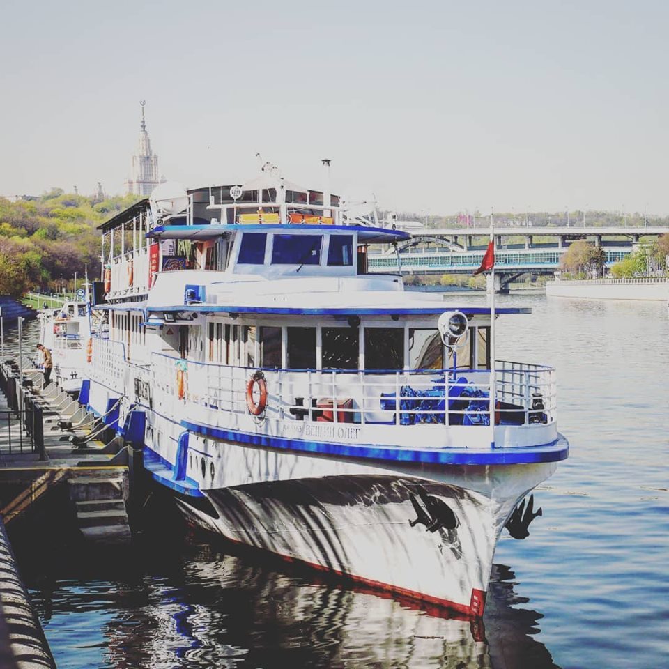 Motor ship Prophetic Oleg. Moskva river. Sparrow Hills. - My, Motor ship, The photo, Spring, , River, Moscow River