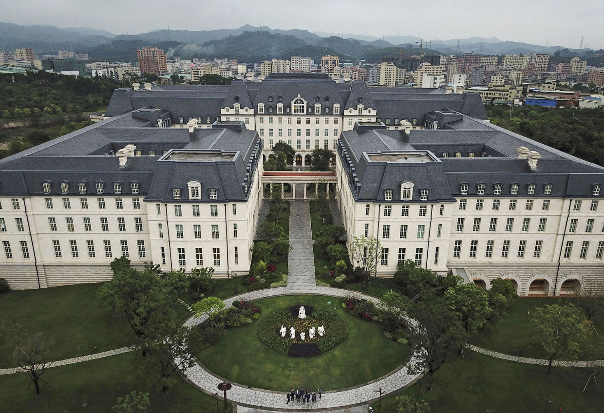 New Huawei campus. This button accordion turns out, but I did not know. - China, Campus, Huawei, Longpost