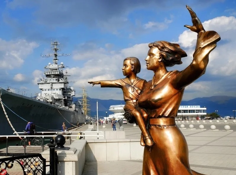 Monument Sailor's Wife, Novorossiysk from Sealand Sailor - Sealand, Sea, Sailors