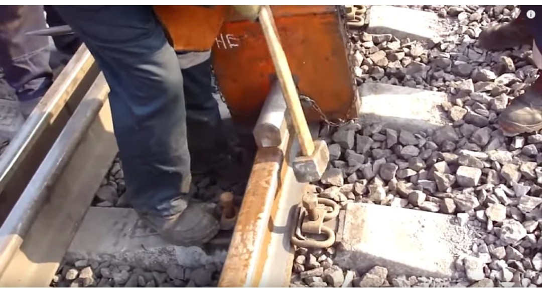 The wall-beaten gun of the railroad workers. Nanotechnologies of the 21st century! - Railway, Hard work, , , Video, Longpost, How is it done