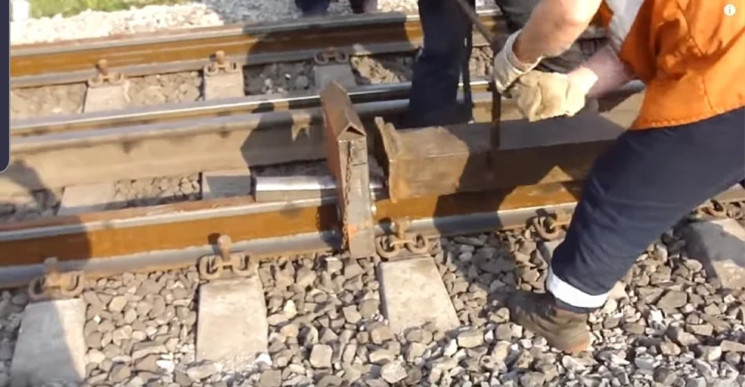 The wall-beaten gun of the railroad workers. Nanotechnologies of the 21st century! - Railway, Hard work, , , Video, Longpost, How is it done