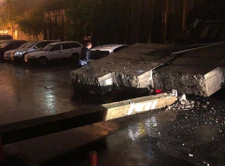 Retaining wall in one of the courtyards of Vladivostok collapsed on cars - Vladivostok, Wall, Longpost, Collapse, Negative