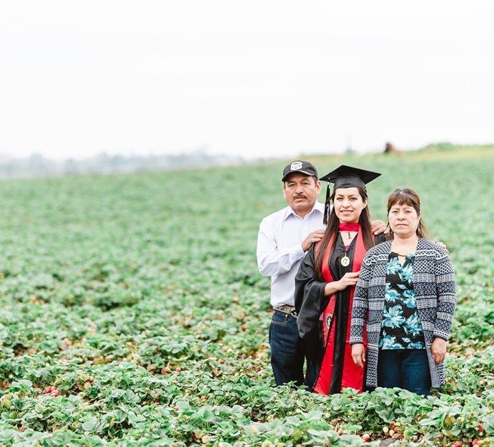 A college graduate posed for a picture with her immigrant parents in the fruit fields where they worked to give her a better life. - High school graduation, Reddit, Emigrants, The photo, Emigration