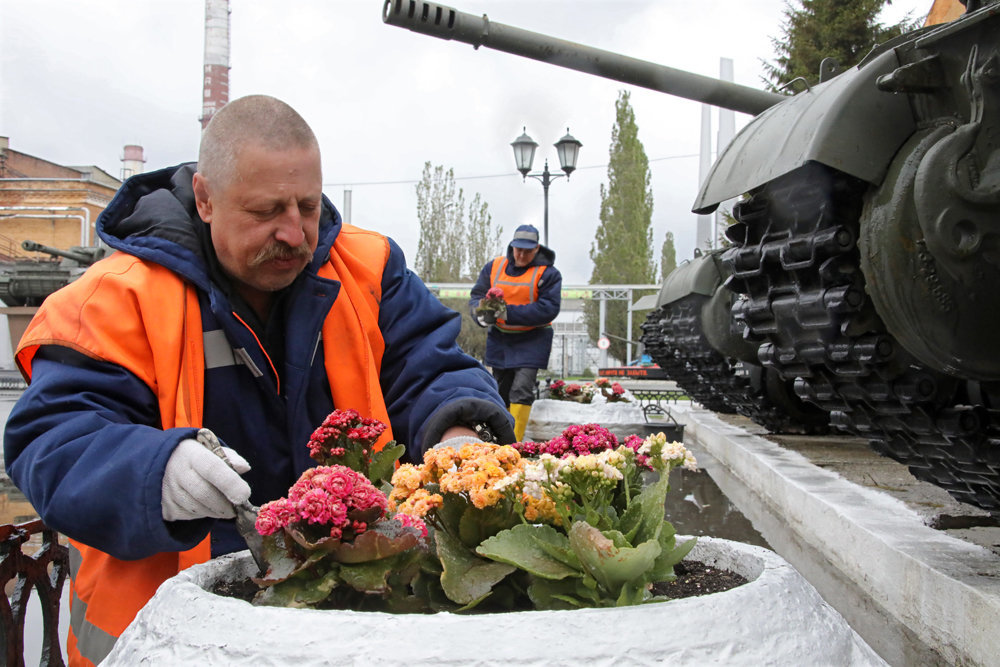 Flowers and iron: tulips and begonias blossomed on the Ural industrial giants - My, Industry, Ural, Factory, Nizhny Tagil, Flowers, Longpost