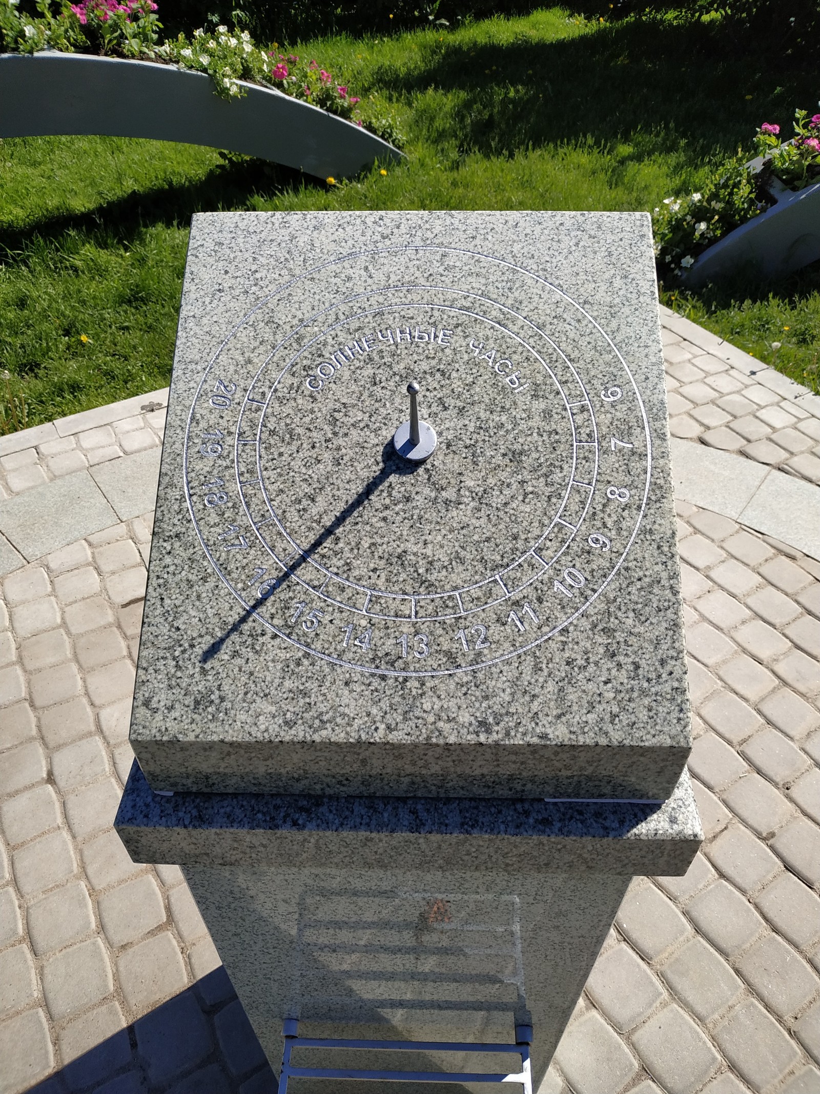 Блокадные солнечные часы на Васильевском острове