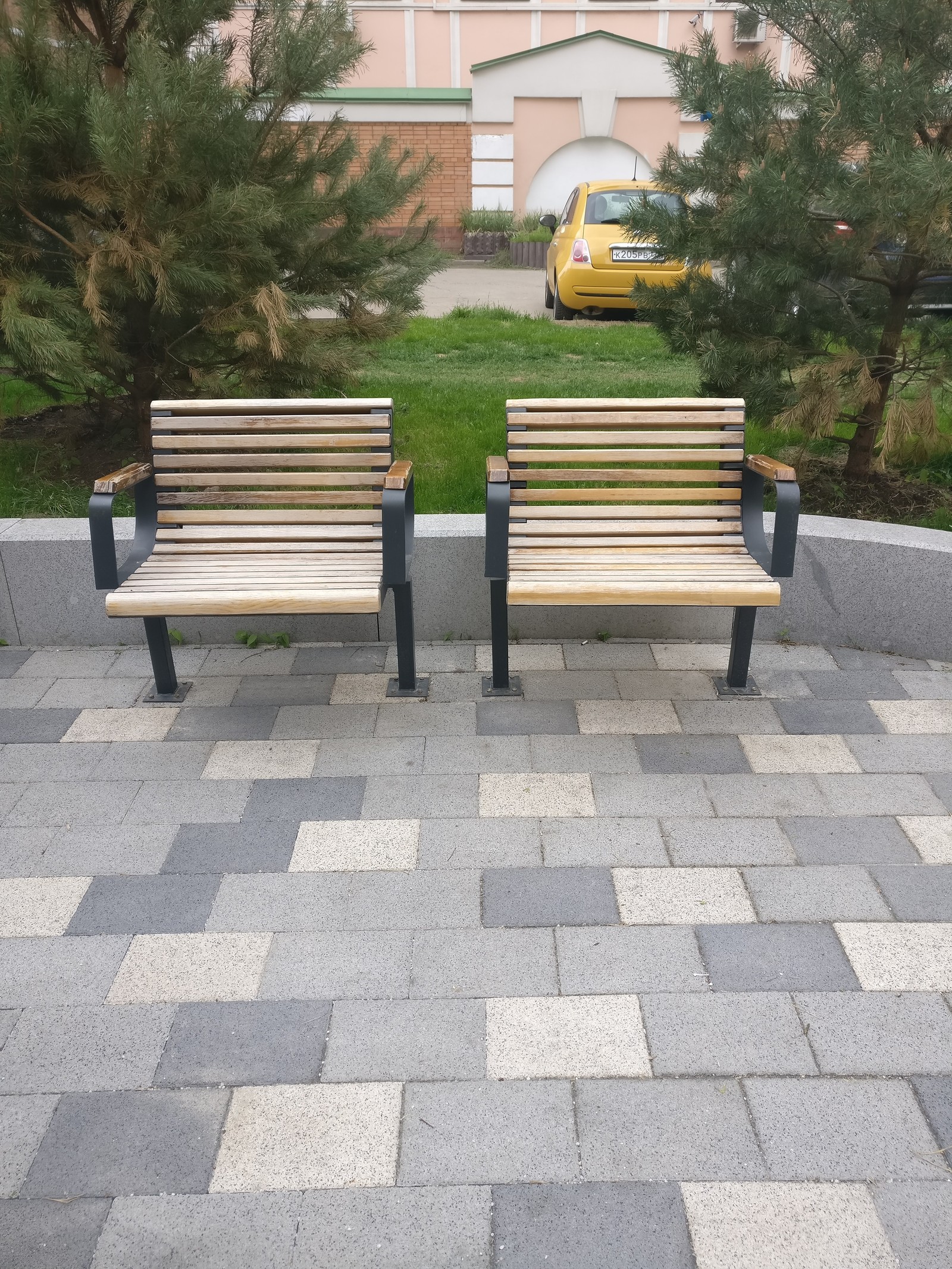 Introvert benches - My, Introvert, Patriarchal Ponds, Moscow, Oneplus, Benches