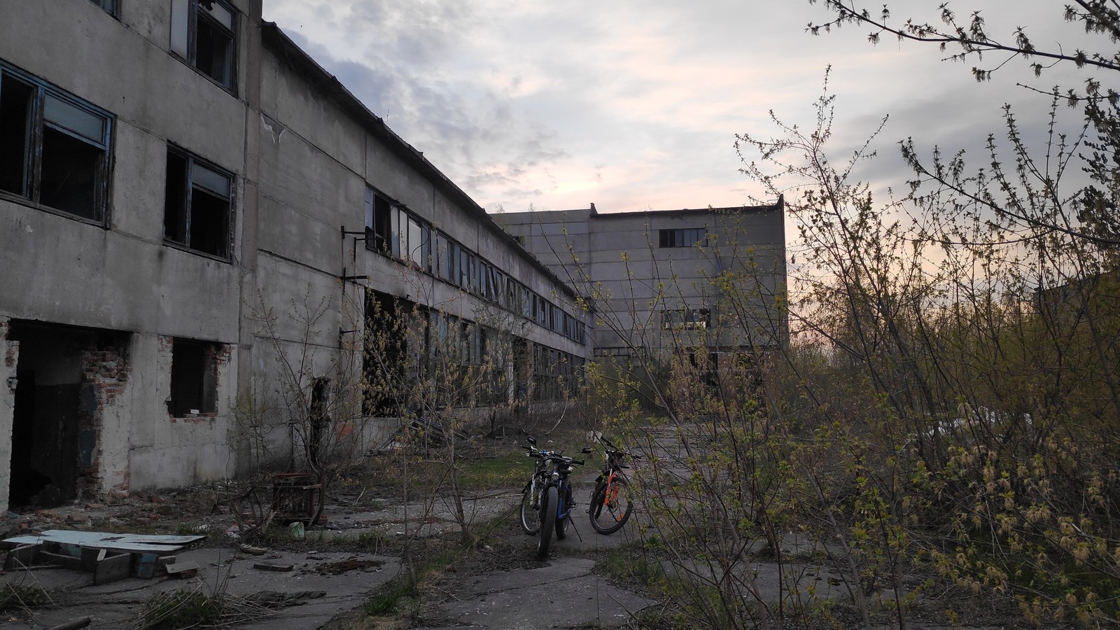 Cycling through abandoned places - My, Mobile photography, Pocophone F1, Spring, Longpost, Xiaomi