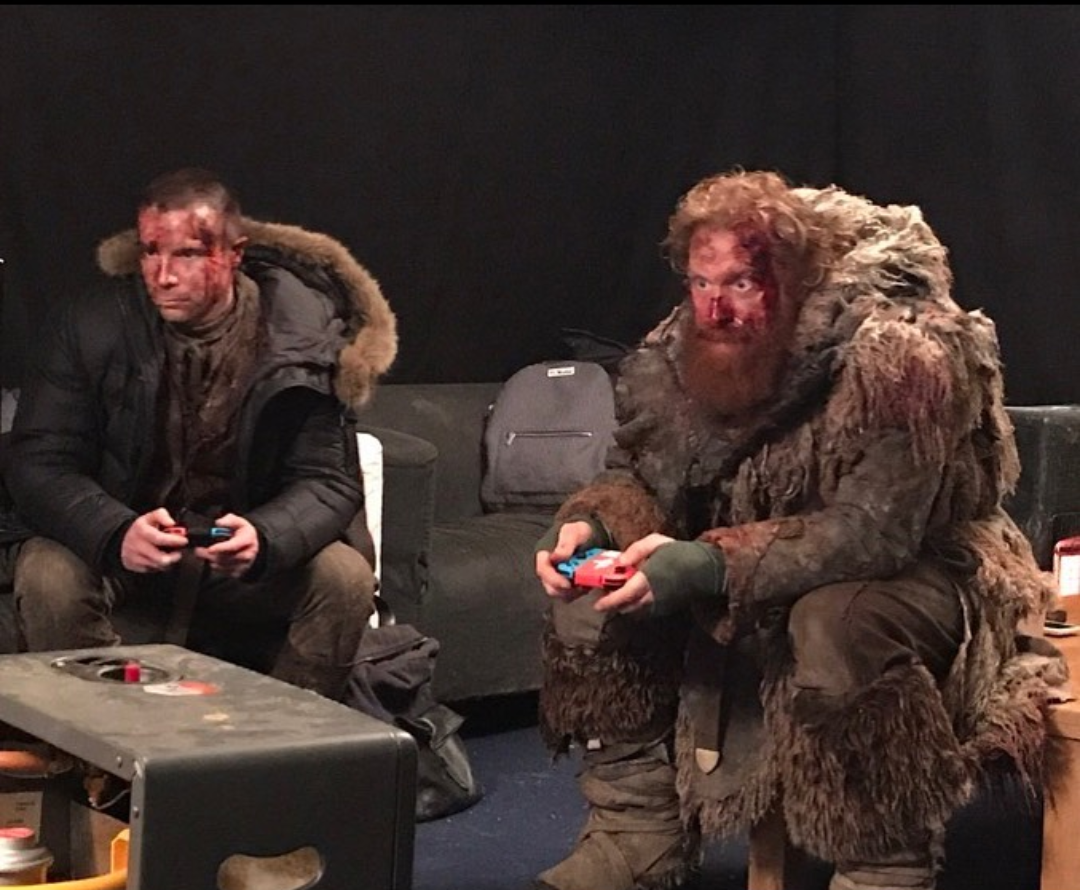 Gendry and Tormund play at Winterfell after the battle - Game of Thrones, Game of Thrones season 8, Spoiler, Photos from filming, Christopher Hivju, 