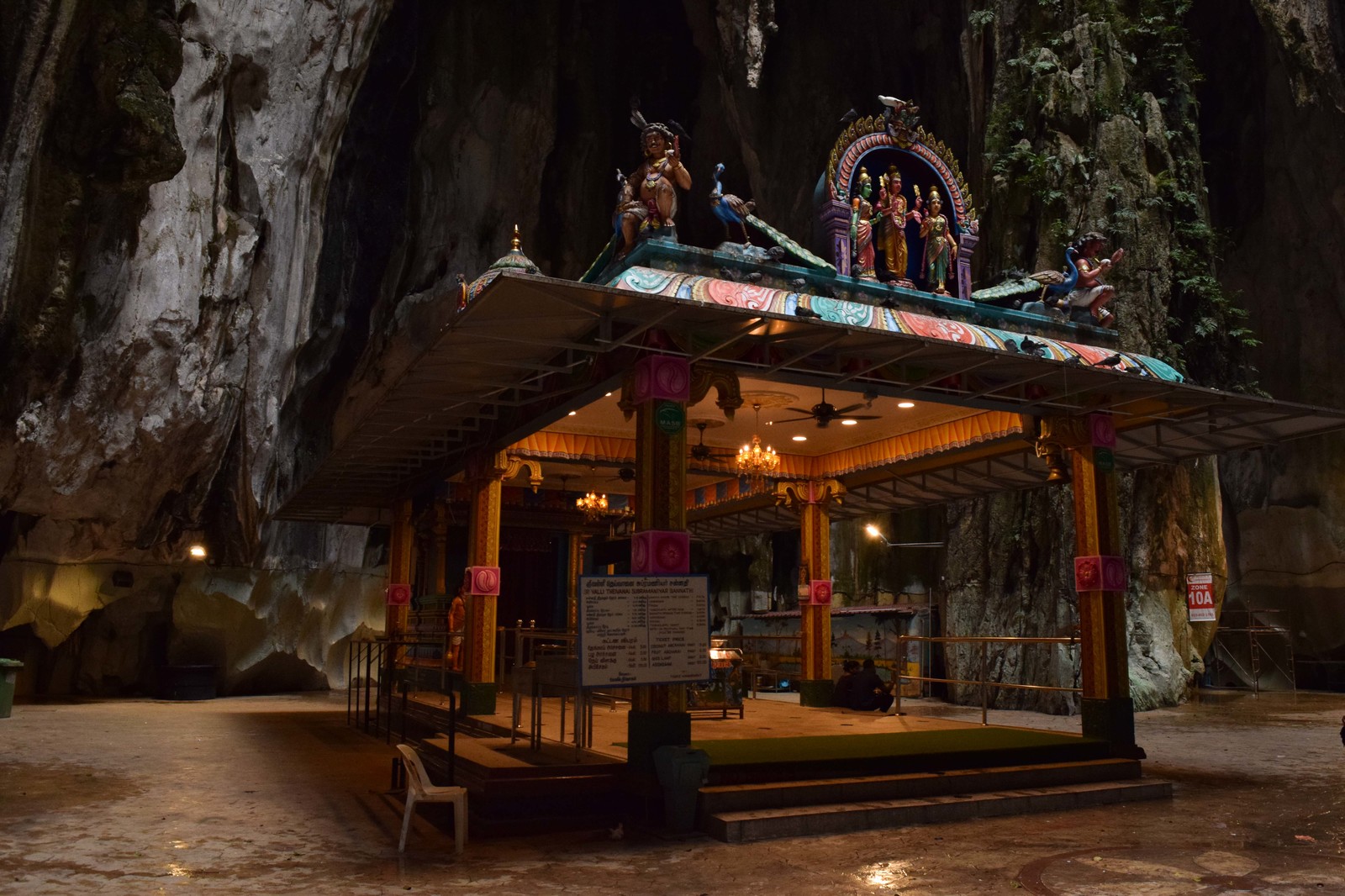 Temple complex - Batu Caves, Kuala Lumpur. Malaysia. - My, Travels, Malaysia, Kuala Lumpur, Caves, Excursion, Video, Longpost