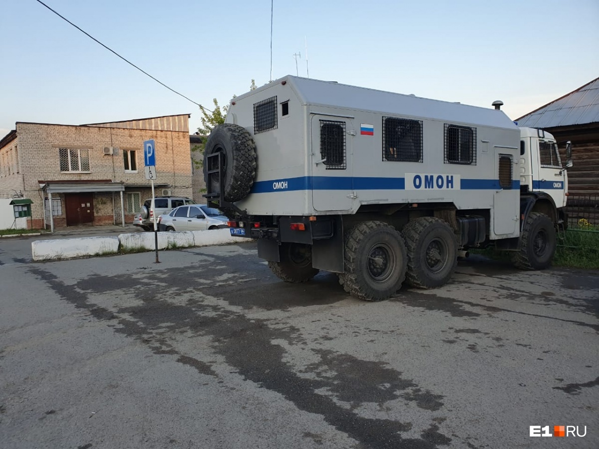 Разборки в стиле 90-х: репортаж из Нижних Серег, где в драке погиб  азербайджанец | Пикабу