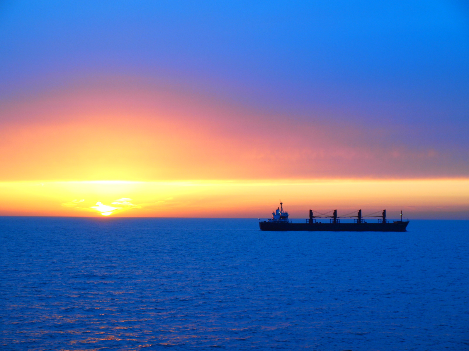 Four Wind vessel built by Samsung Corporation - My, Samsung, Vessel, Tanker, Sailors, Flight, Amsterdam, Sea, Ocean, Longpost