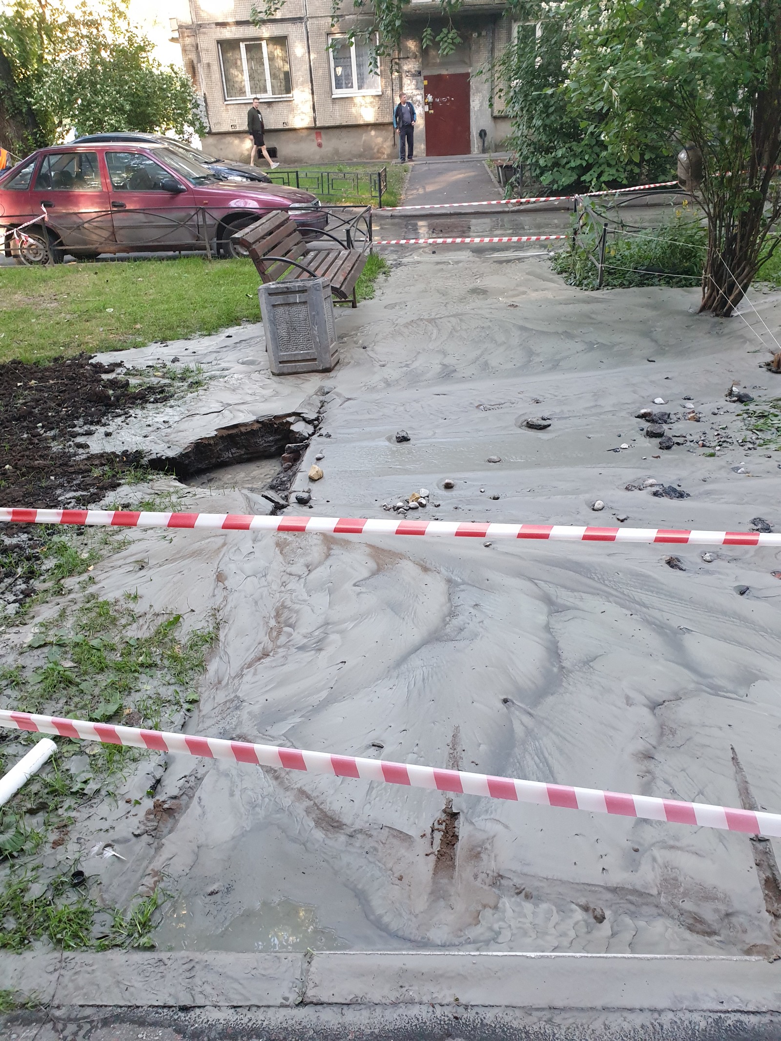 Pipe burst at Bestuzhevskaya - My, Pipe break, Housing and communal services, Crash, Потоп, Saint Petersburg, Swamp, Repair, Video, Longpost