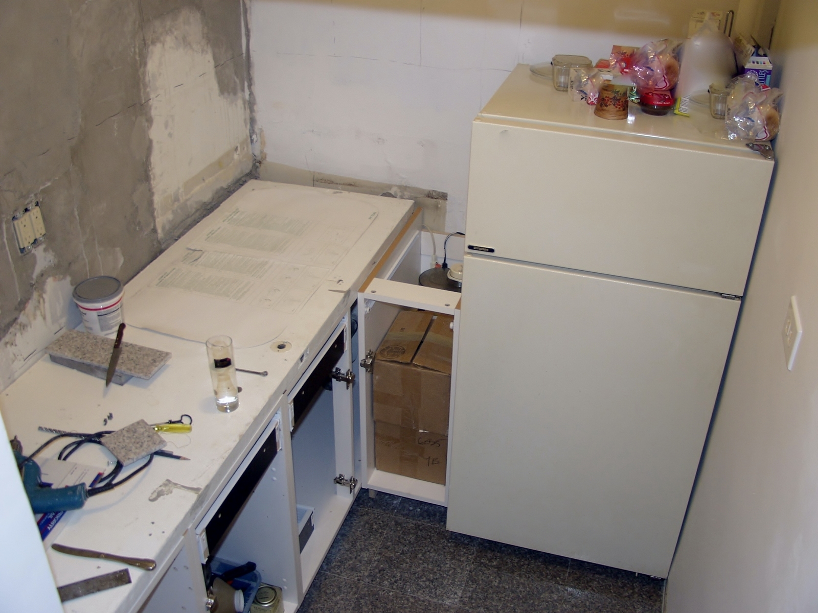 ... micro kitchen 3.55 sq. meters. From the series: One-man job. - My, With your own hands, Repair, Kitchen, Living abroad, Building, Repair of apartments, Longpost