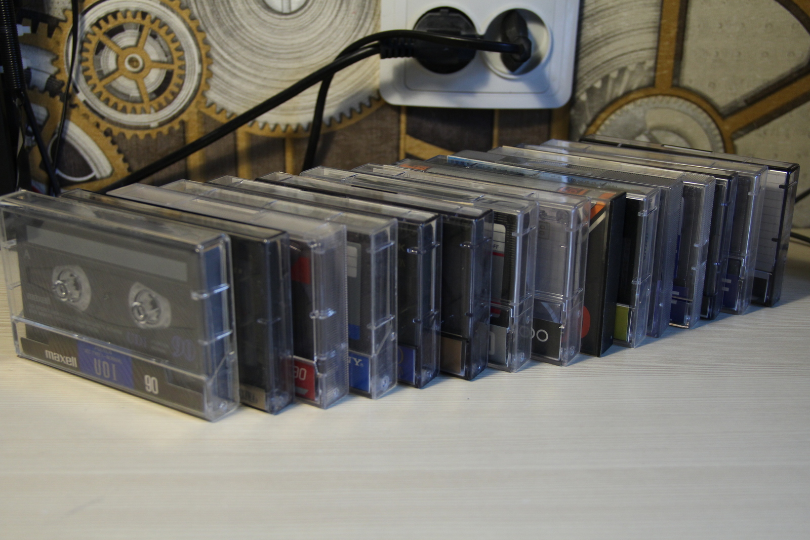 Кассеты 90 х. 90е кассеты картриджи. Кассеты USA 90. Кассеты ЕСР UF 90. Видеокассеты 90 х VHS.