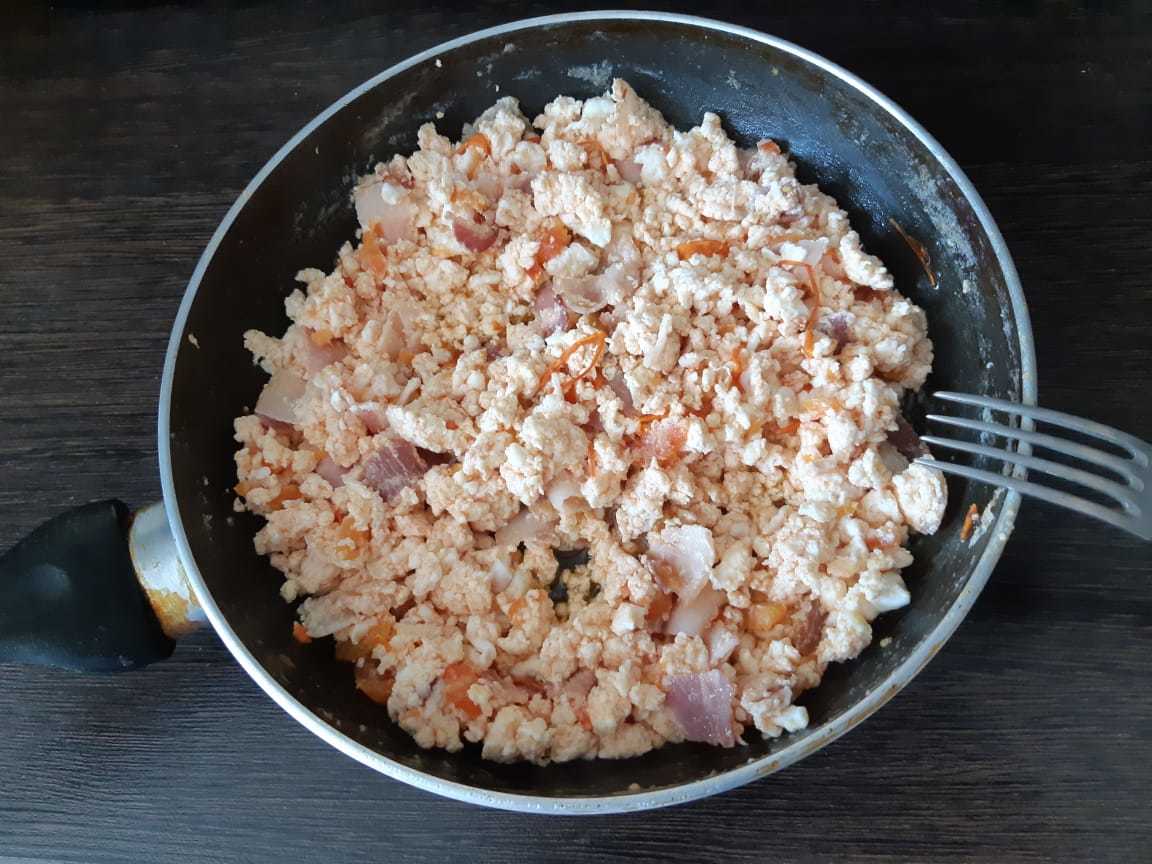 Scrambled eggs or a great bachelor's Saturday breakfast - My, Recipe, Breakfast, Eggs, Tomatoes, Bacon, Longpost, 