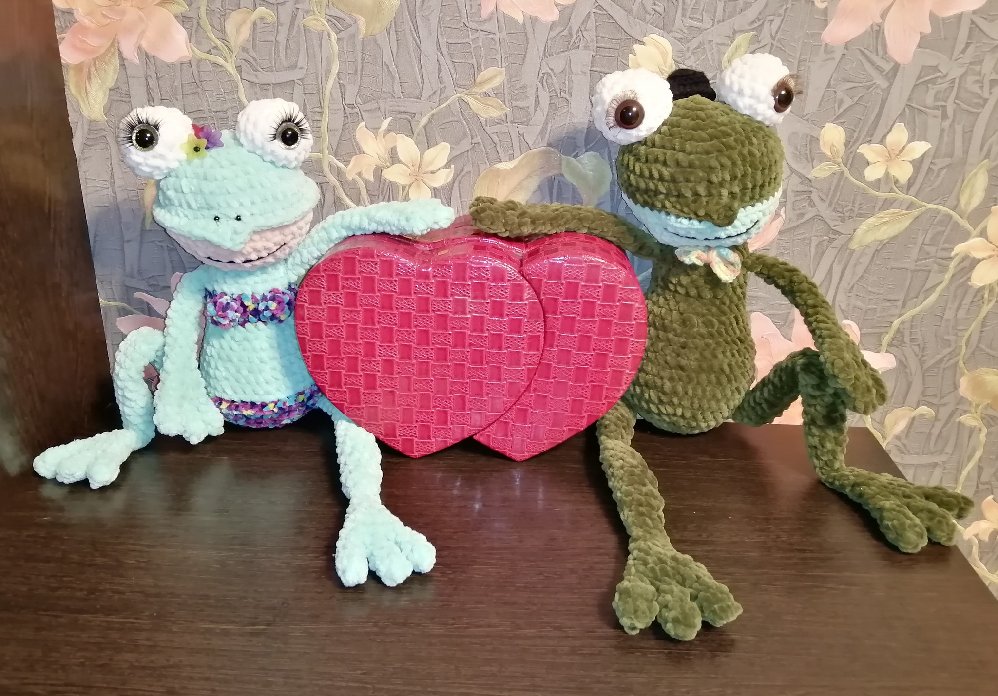 Frogs in love - My, Toys, Needlework without process, Amigurumi, Frogs, Longpost