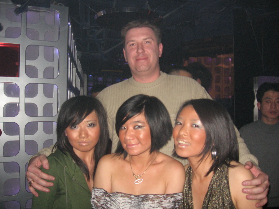 Mega-pickup in a Beijing club or saving brotherhood - My, China, Alcohol, Night club, Longpost