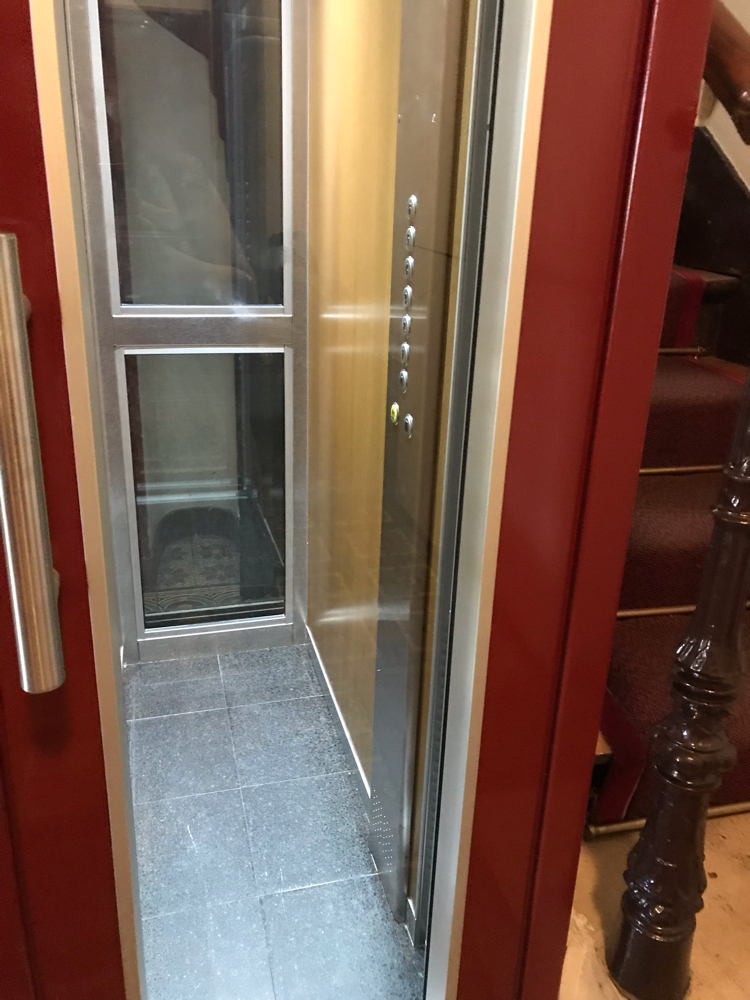 Not everyone will enter - My, Elevator, Paris, Longpost