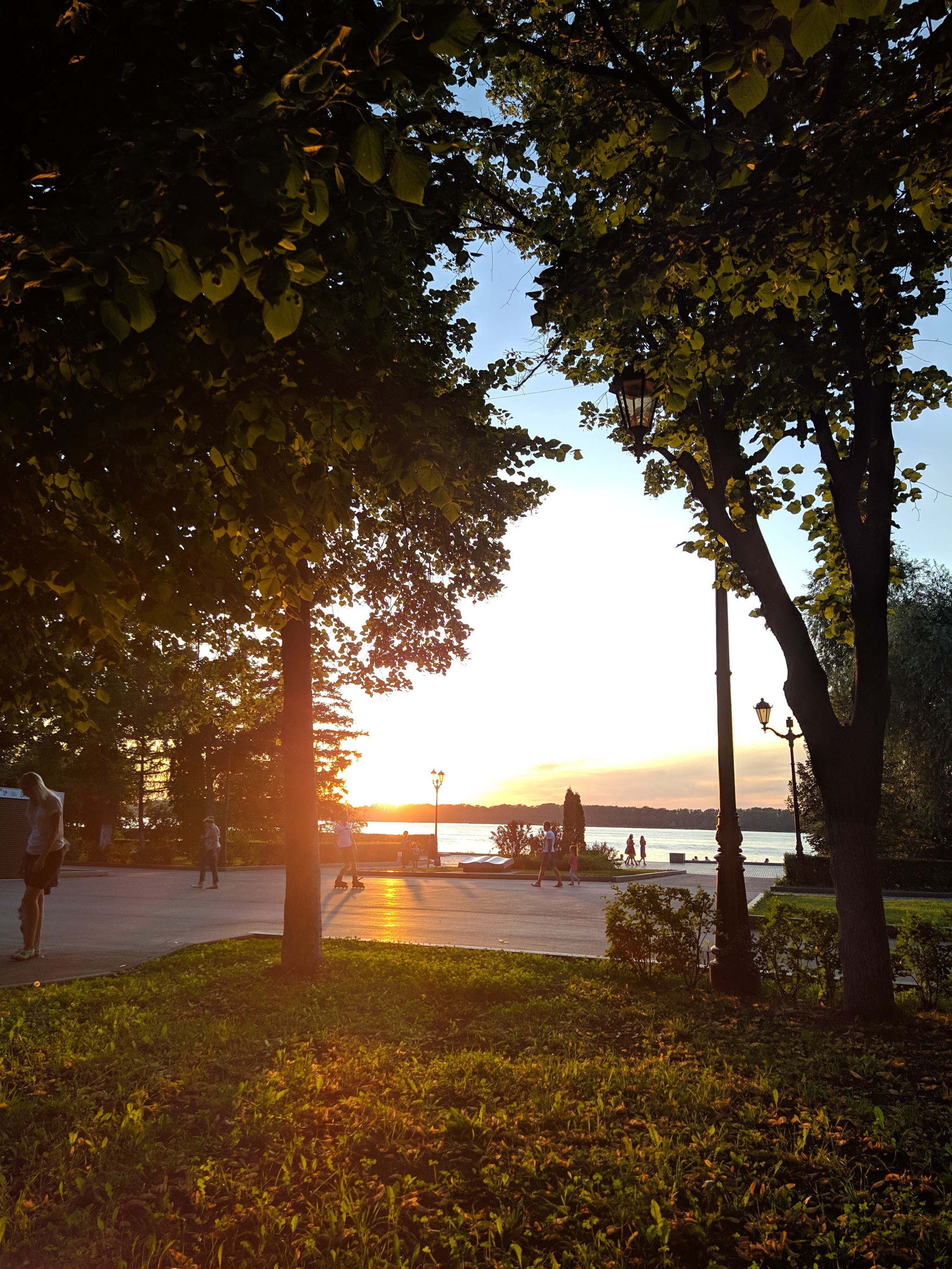 River embankment Volga, Samara. - My, Photo on sneaker, Longpost, Samara, Volga, Embankment, Beach, Volga river, Do not throw your slippers, River