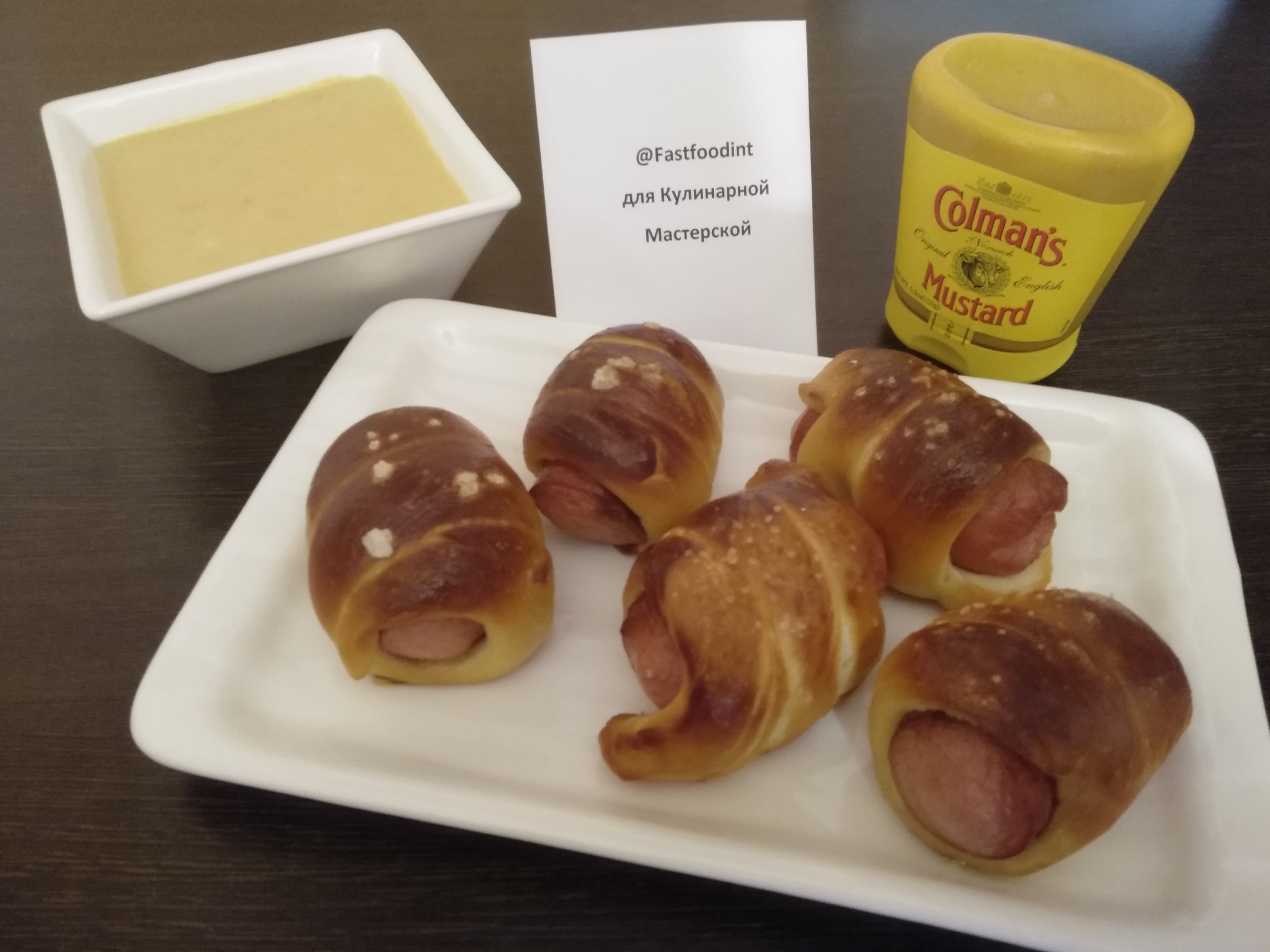 Mini pigs in pretzel blankets | Пикабу