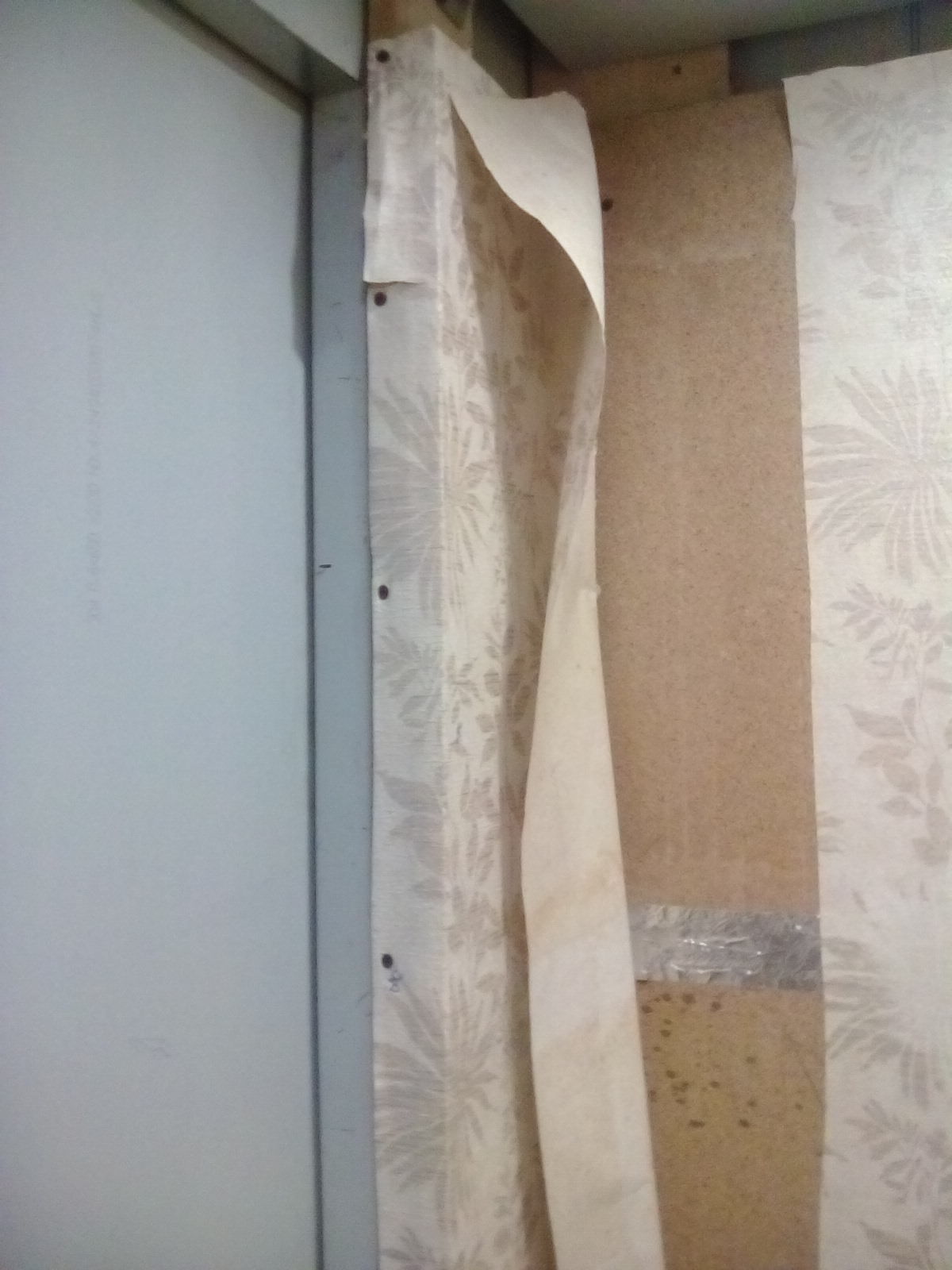 Wallpaper on screws - My, Wallpaper, Screw, Elevator, Longpost