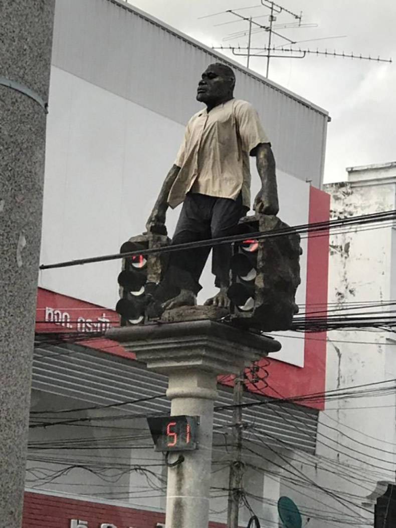 Brutal traffic light - Traffic lights, Black people