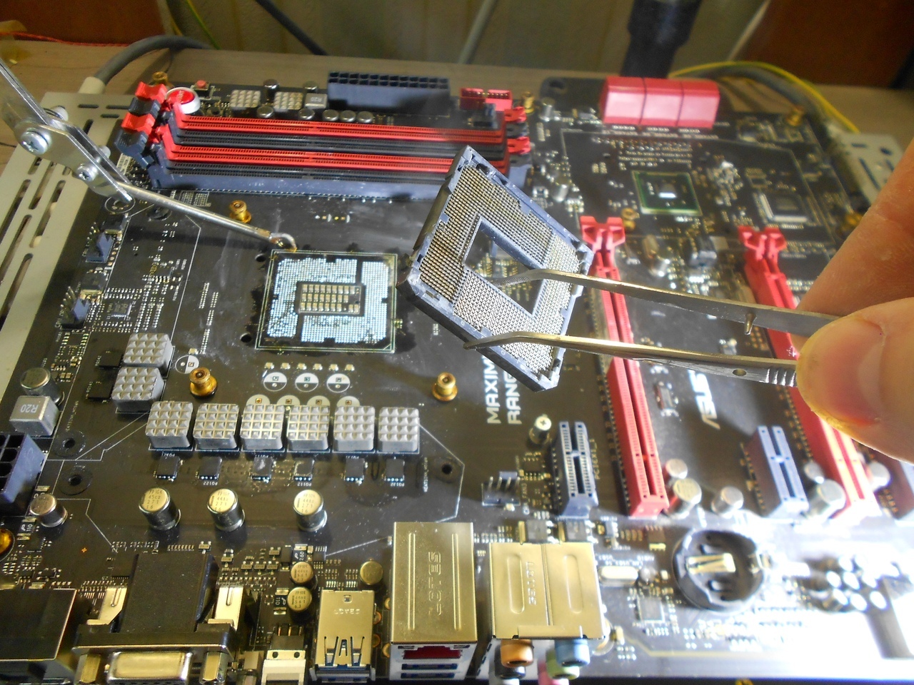 Repair motherboard Asus Maximus VII Ranger (LGA1150) with a socket filled with thermal paste - My, Repair of equipment, Motherboard, Soldering, Rukozhop, Socket 1150, Longpost