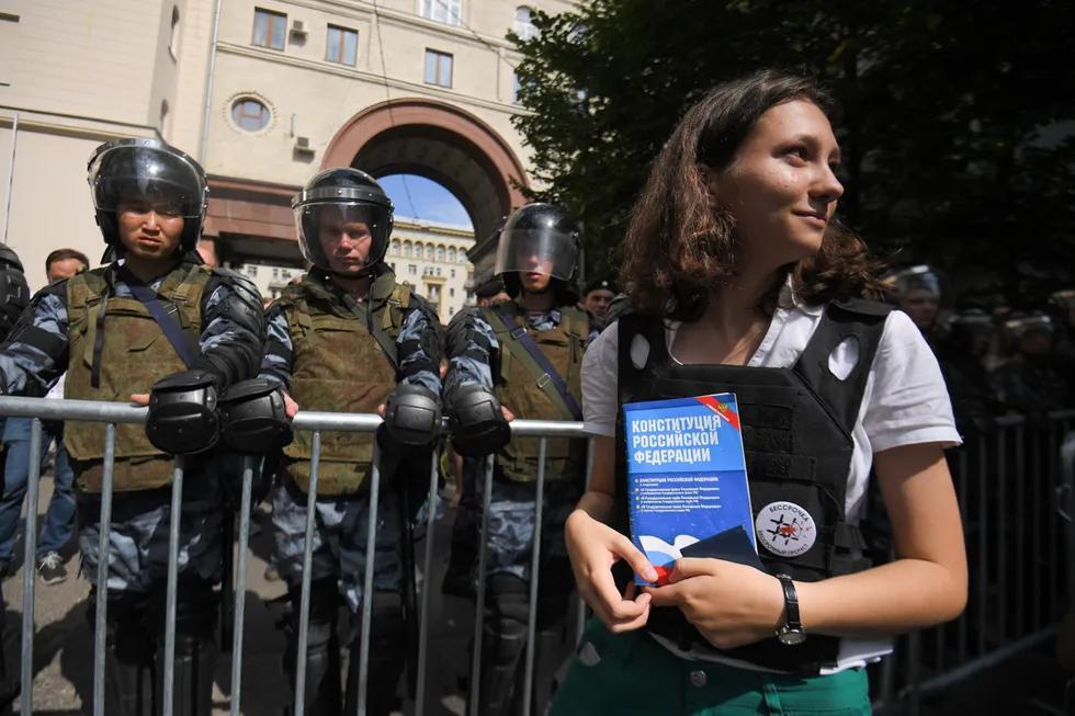 One of the most memorable participants in the Moscow protest is 17-year-old Olga Misik. - Politics, Protest, Video, Longpost, Olga Misik