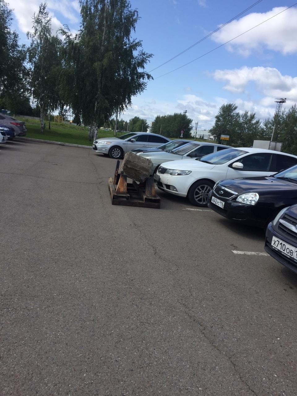 Parking wars go to a new level - Naberezhnye Chelny, Parking, Неправильная парковка