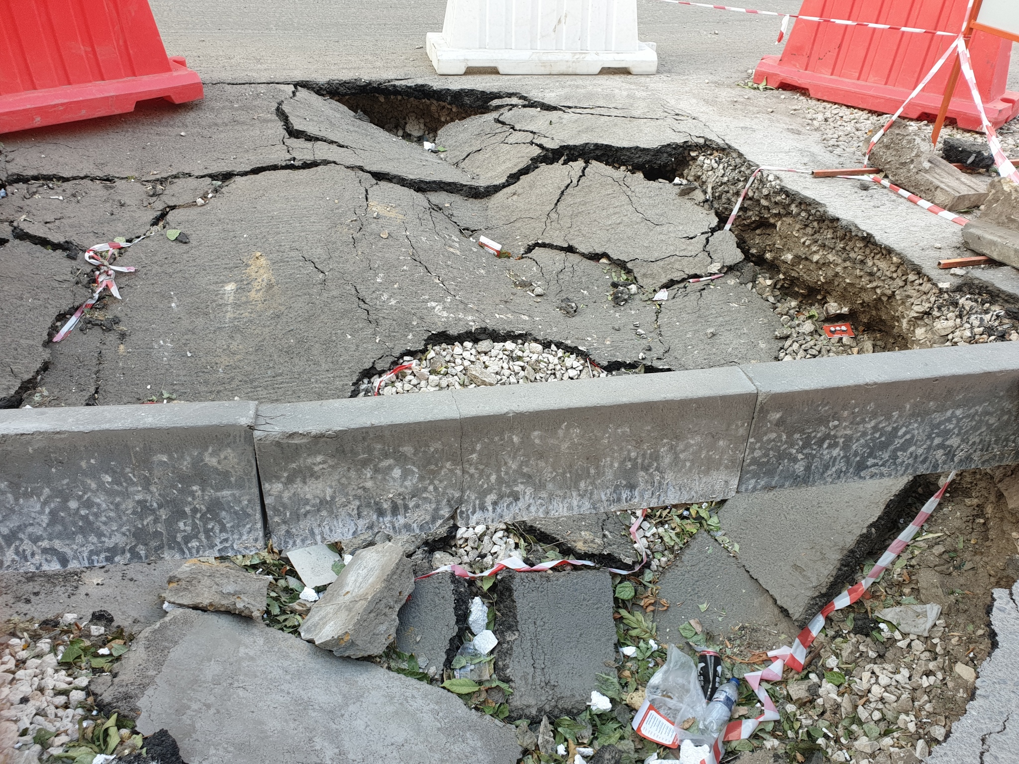 Physics is physics, but according to the tender, the dismantling of the curb is not allowed - My, Saratov, The photo, Road works