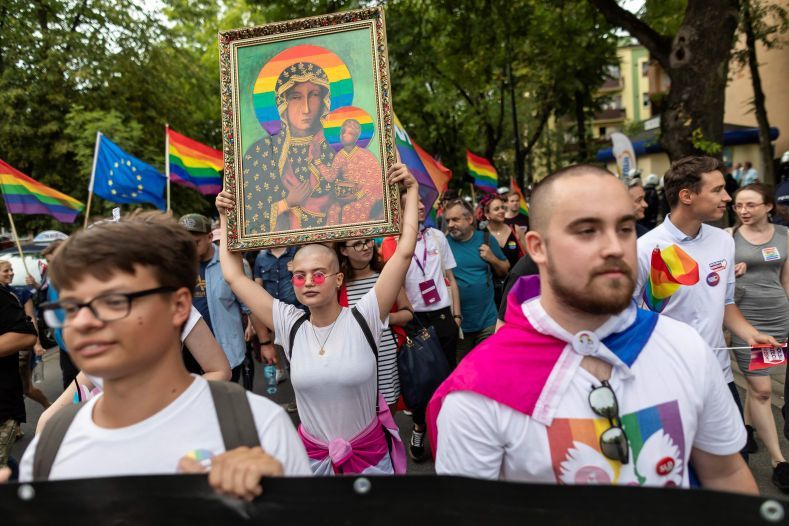 15-year-old Pole Yakub Barila went out alone with a crucifix to stop the march of sodomites. - LGBT, Poland, Video, Longpost