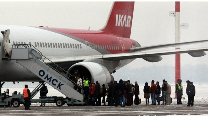 People are trying to leave Omsk by Icarus airline - Omsk, Don't try to leave Omsk, Icarus