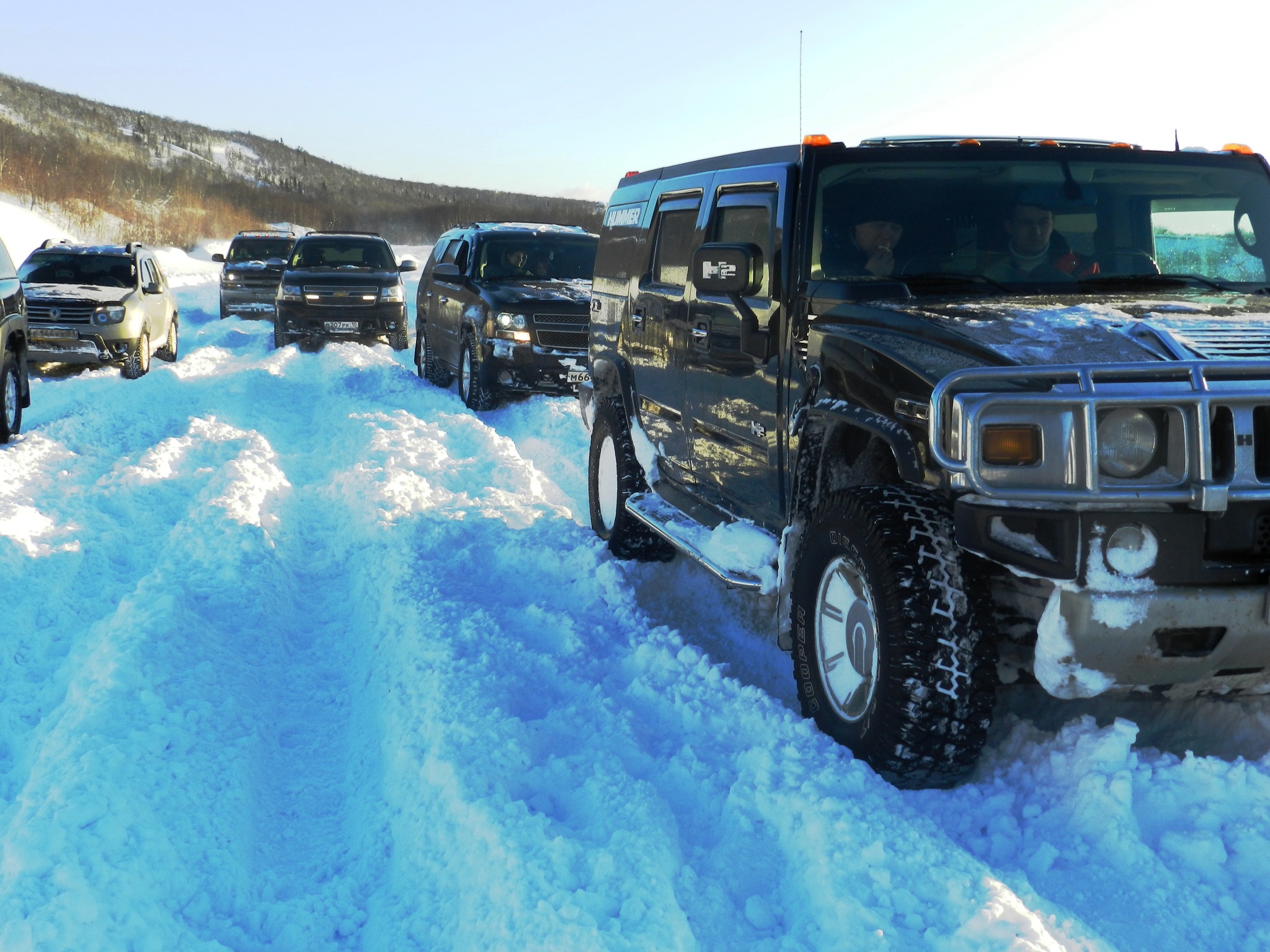 Duster vs Tahoe and Hummer. Дастер против монстров. Мурманск - Моё, Дастер, Хаммер, Мурманск, Снег, Мороз, Холод, Кольский полуостров, Видео, Длиннопост, Сhevrolet Tahoe, Renault Duster, Chevrolet Tahoe