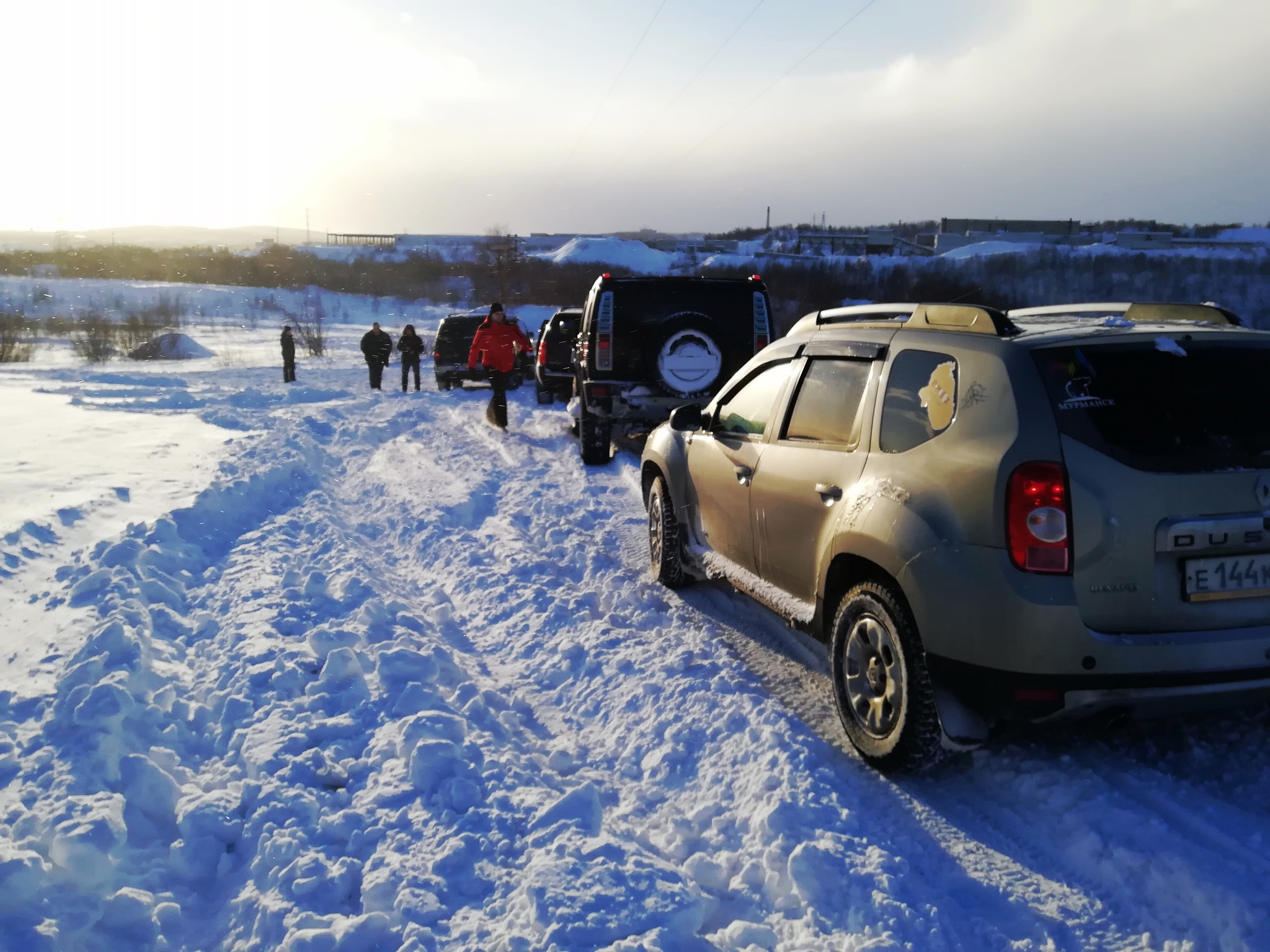 Duster vs Tahoe and Hummer. Дастер против монстров. Мурманск - Моё, Дастер, Хаммер, Мурманск, Снег, Мороз, Холод, Кольский полуостров, Видео, Длиннопост, Сhevrolet Tahoe, Renault Duster, Chevrolet Tahoe