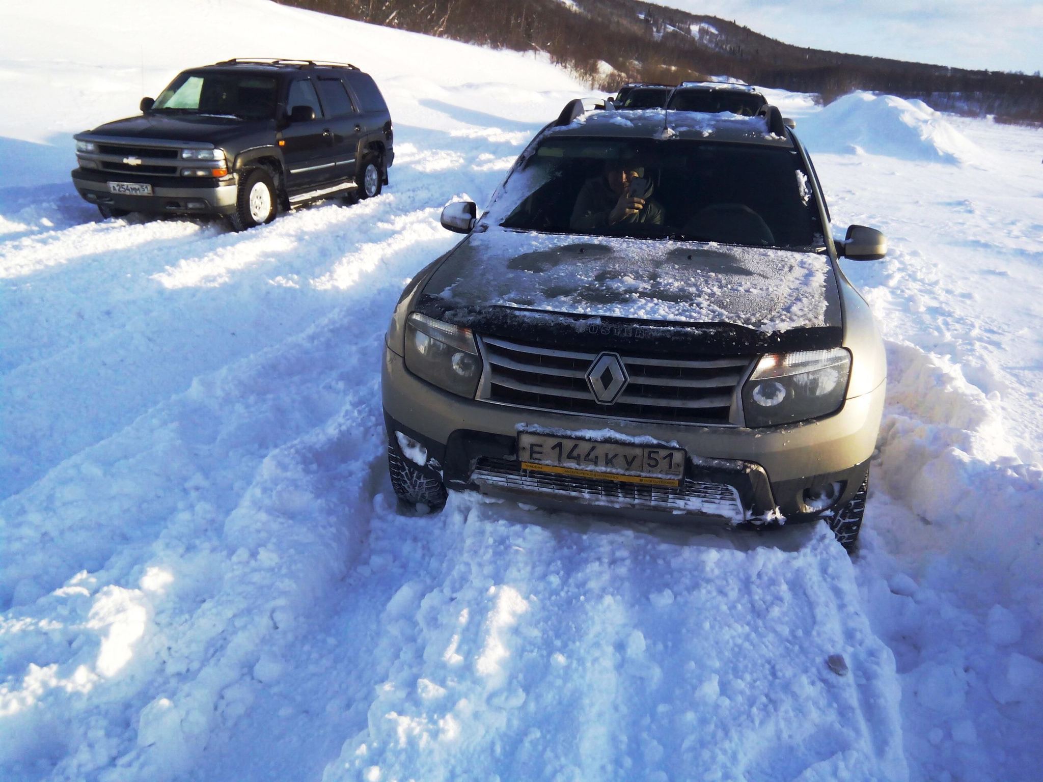 Duster vs Tahoe and Hummer. Дастер против монстров. Мурманск - Моё, Дастер, Хаммер, Мурманск, Снег, Мороз, Холод, Кольский полуостров, Видео, Длиннопост, Сhevrolet Tahoe, Renault Duster, Chevrolet Tahoe