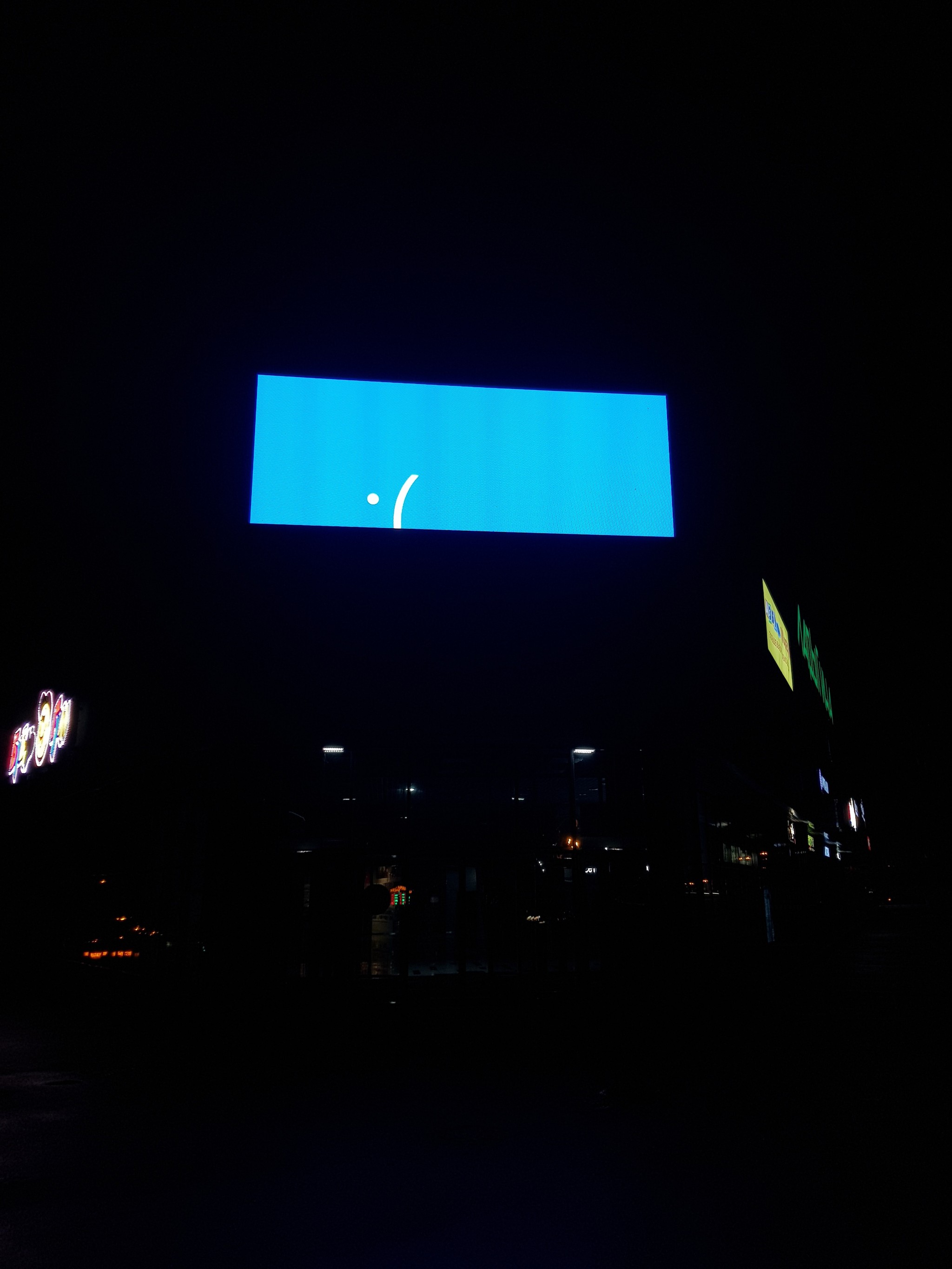 When you stand alone at night and are a little depressed. - My, Night, Shopping center, Vladivostok, Blue screen of death, Loneliness, Shopping center