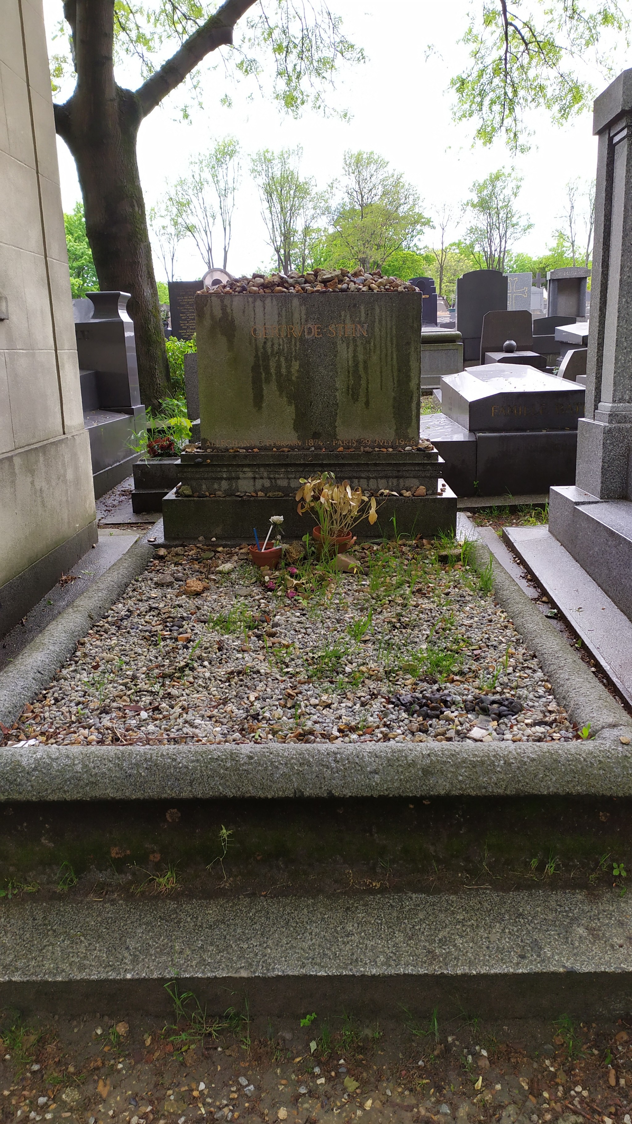 Graves of famous people in the French cemetery - My, Longpost, Cemetery, France, Literature, Music, Story