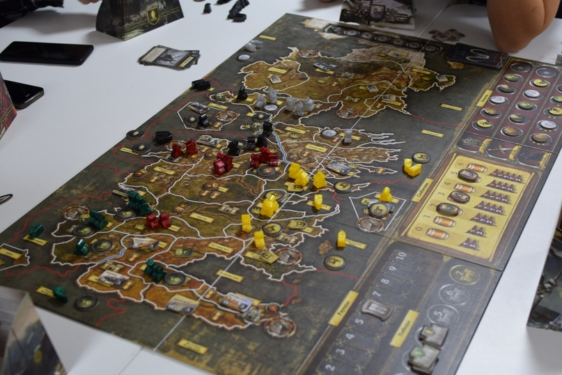 Game of thrones board game digital. Игра престолов настольная игра. Настольная игра престолов мать драконов. Игра престолов настолка с дополнениями. Игра престолов настолка цифровая версия.