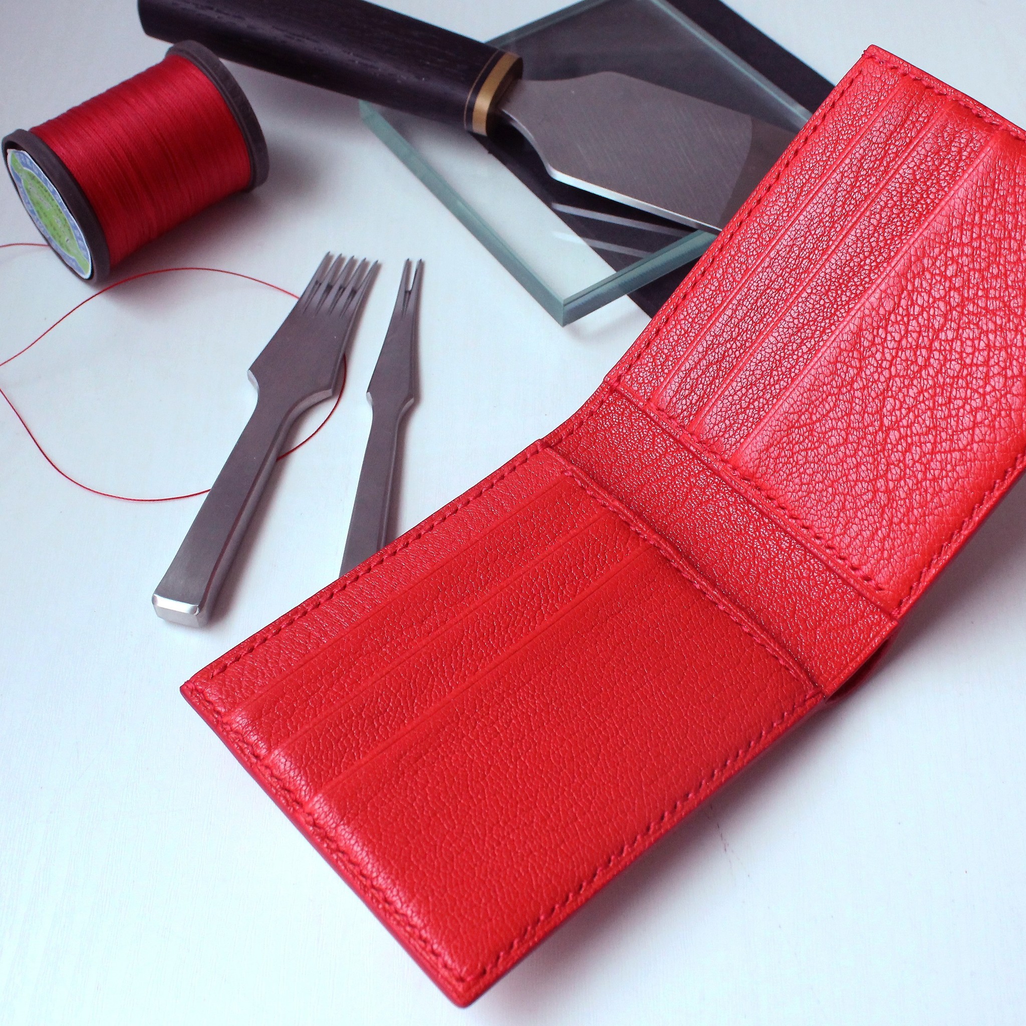 White ribbon on red - Wallet, Natural leather, Leather craft, Leather wallet, Leather products, Longpost