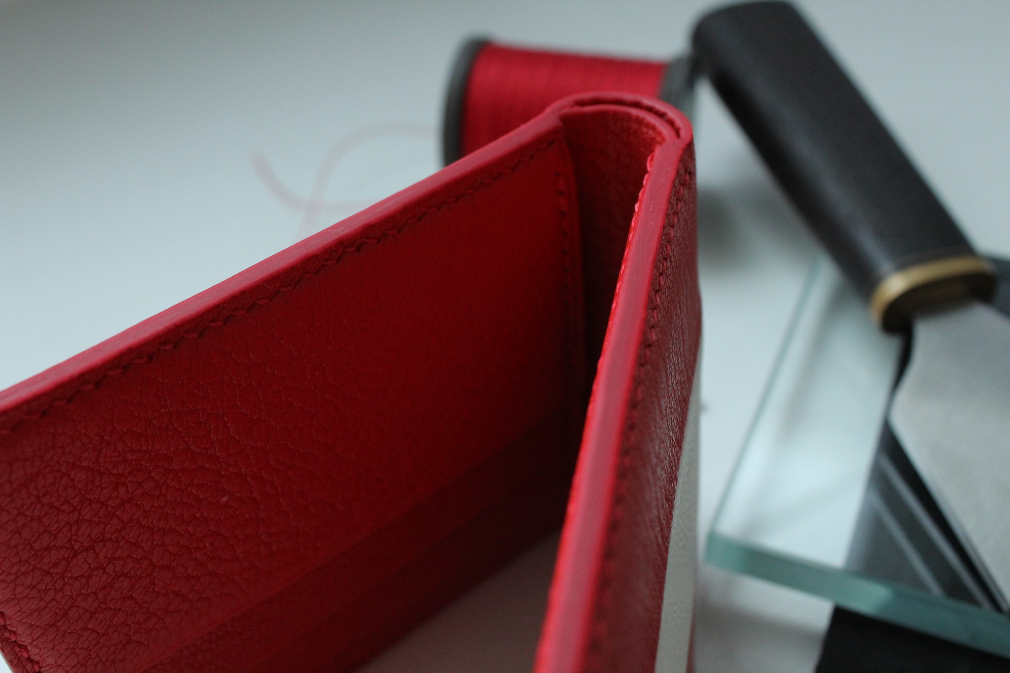 White ribbon on red - Wallet, Natural leather, Leather craft, Leather wallet, Leather products, Longpost