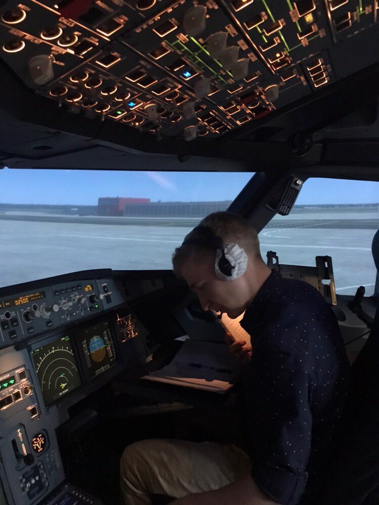 авиасимулятор боинг 737. кабина пилота аэробус а320 симулятор. Dream aero москва боинг 737. авиатренажер дрим аэро. авиасимулятор вднх.