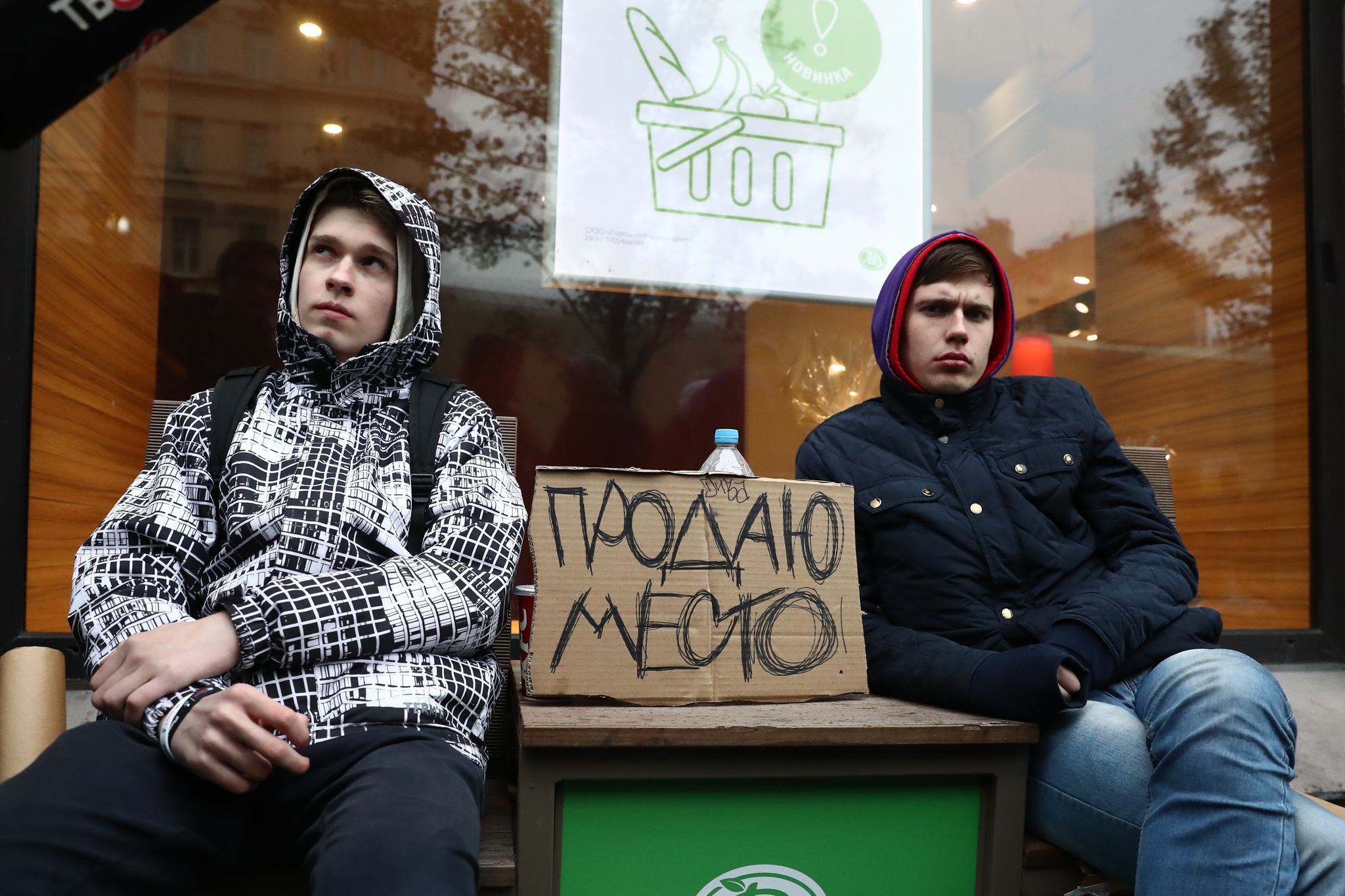 Places in the queue for the new iPhone are sold for 20-400 thousand rubles. - My, Apple, iPhone, Smartphone, Longpost, iPhone 11