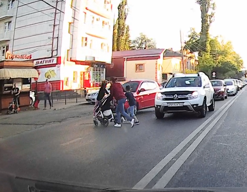 Mother - Violation of traffic rules, Road traffic, Video, Parents and children, Negative